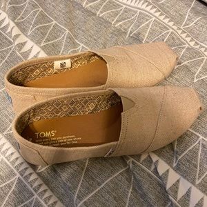 Toms